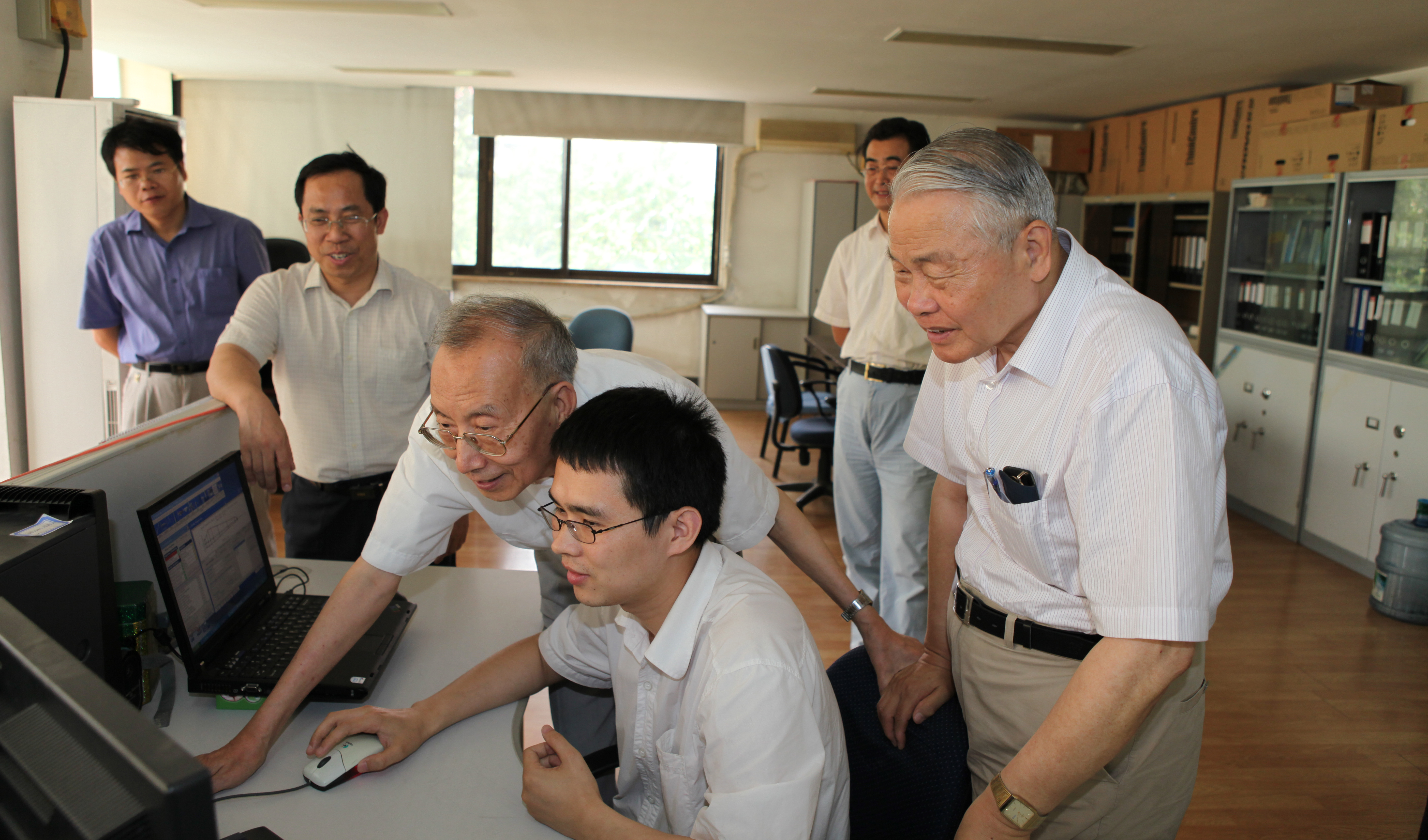 2009年7月21日，原機械工業(yè)部副部長沈列初、中國電工技術(shù)學(xué)會名譽理事長周鶴良蒞臨公司指導(dǎo)工作。.jpg