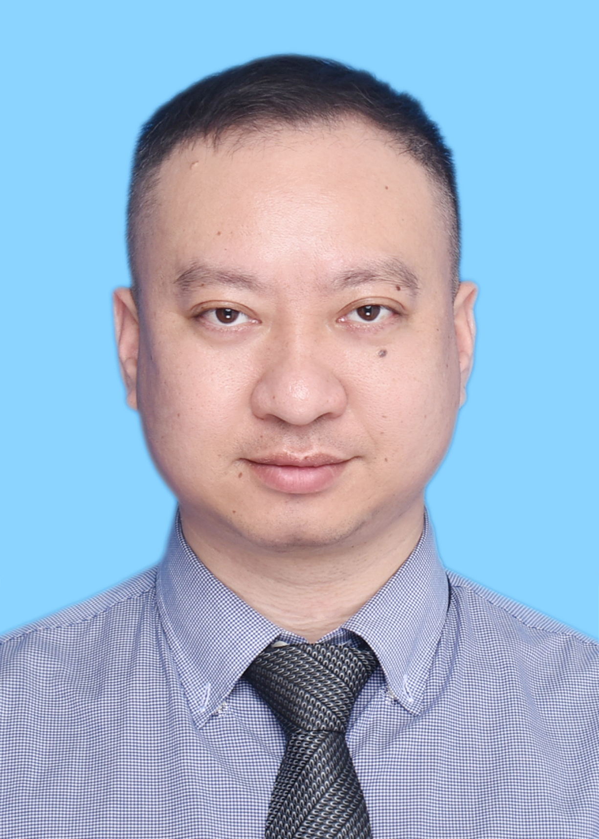 曾偉同志相片.jpg